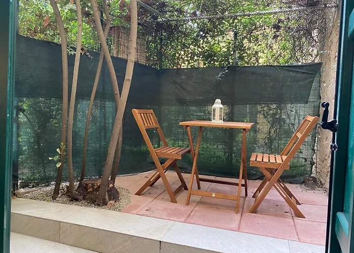Il Cortile Tra I Portici